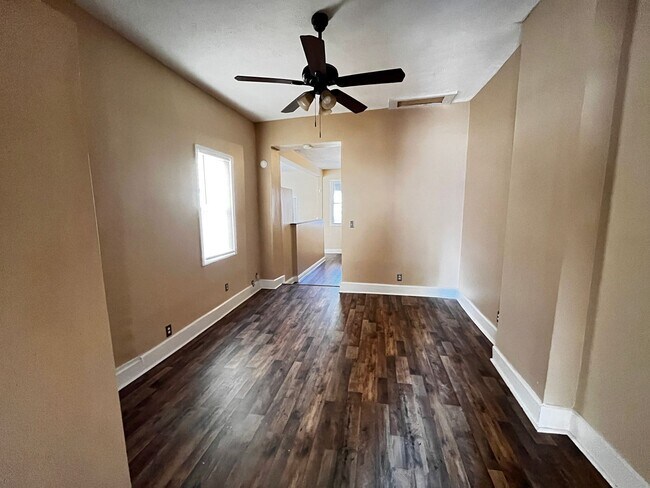 Building Photo - E Washington Duplex