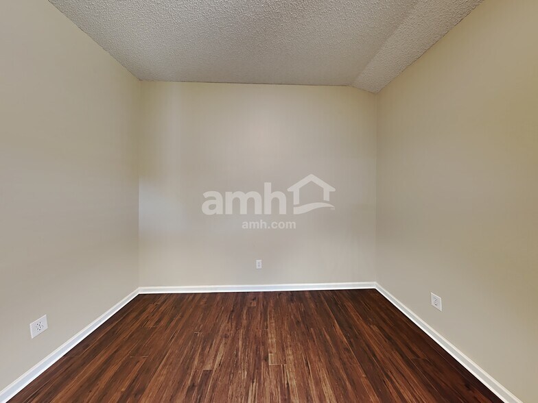 Building Photo - 6118 Alpenrose Ave