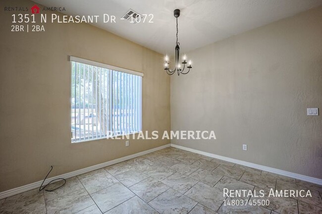 Building Photo - Beautiful 2 Bedroom Condo In Mirage Park R...