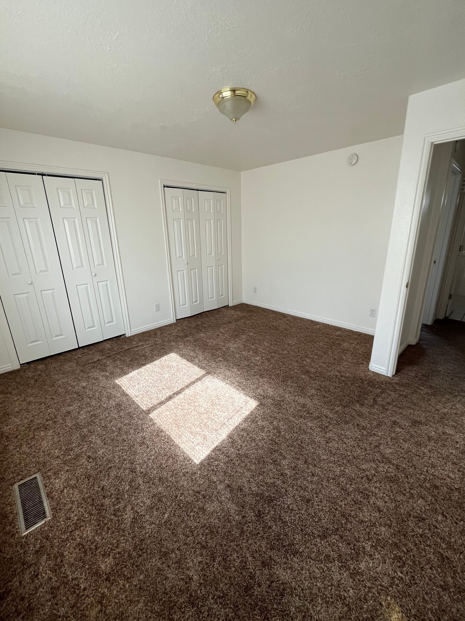 Building Photo - 261 E 170 N