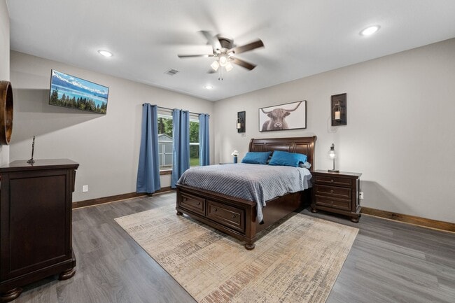 Building Photo - 376 Jill St