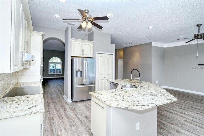 Building Photo - 6807 Sagebrush Cir