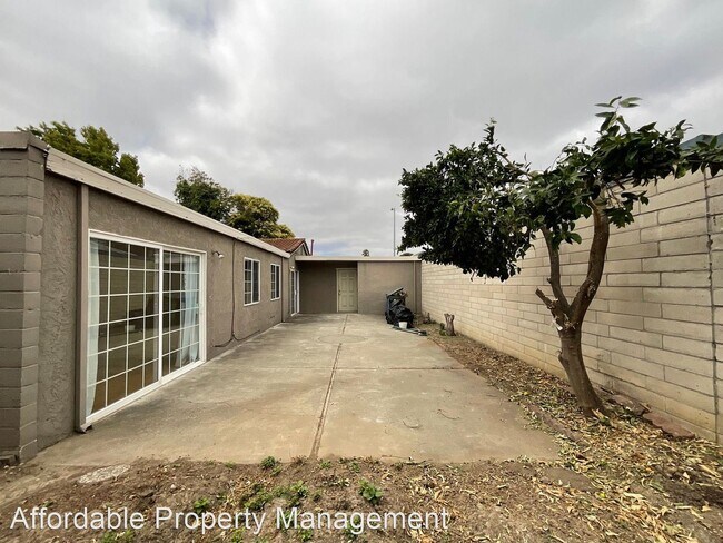 Building Photo - 3 br, 2 bath House - 33120 Lake Mead Drive