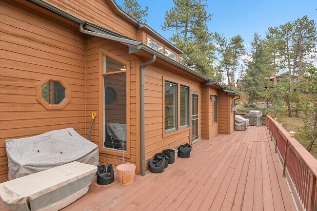 Building Photo - 28384 Kinnikinick Rd