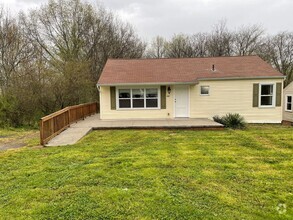 Building Photo - Charming remodeled South Knox home