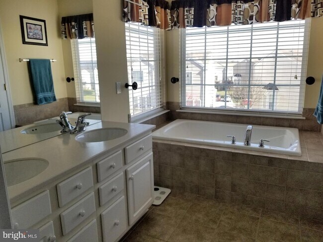 Building Photo - 181 Hudson Dr