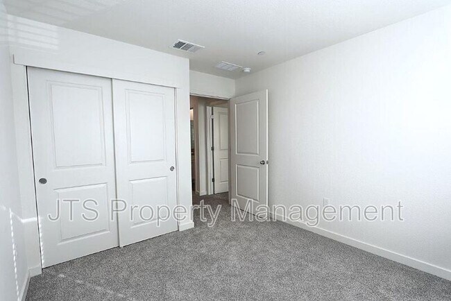 Building Photo - 2097 Shady Tree Cir