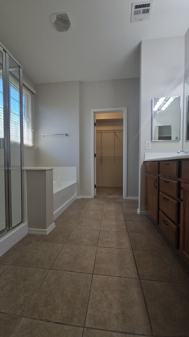 Building Photo - MOVE-IN READY HOME IN COOLEY STATION!