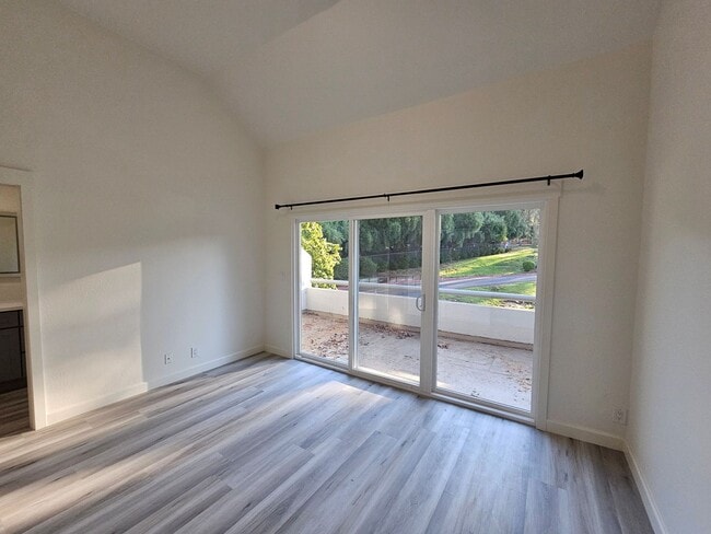 Building Photo - Gorgeous PRIVATE GATED COMMUNITY 3 Bed/2.5 Bath Townhome in Terrace Hills - San Jose