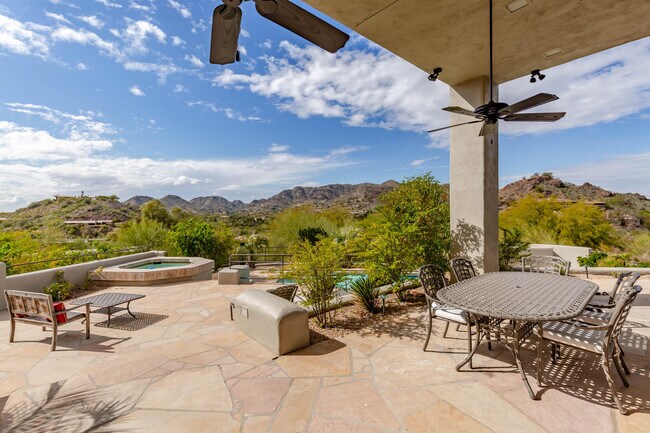 Building Photo - 7421 N Las Brisas Ln