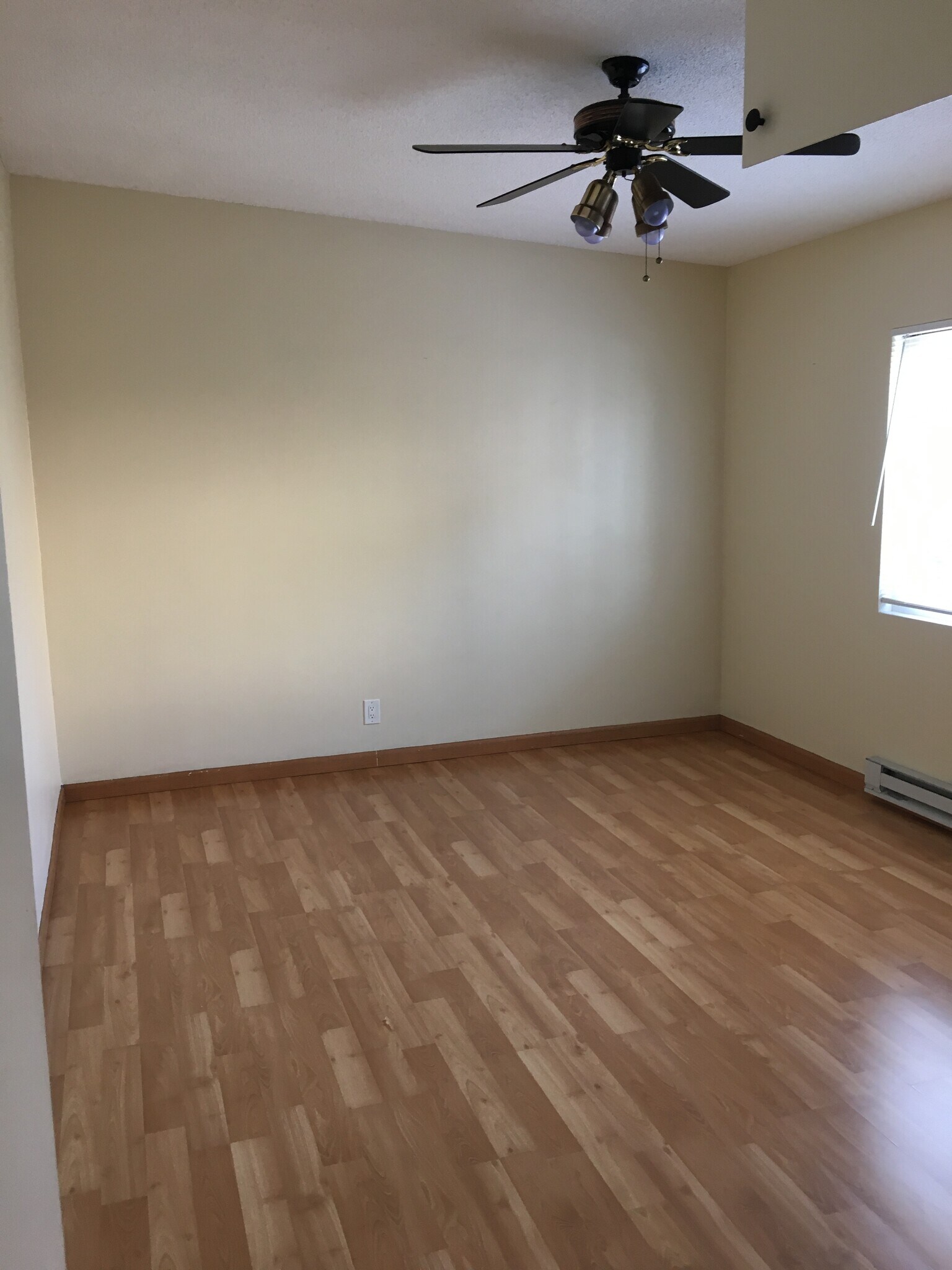 Building Photo - 416 Rosecrans Ave