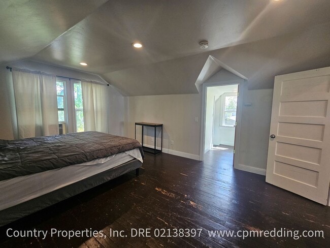 Building Photo - Available Now! Downtown 3-Bedroom with Old World Charm and Modern Amenities!