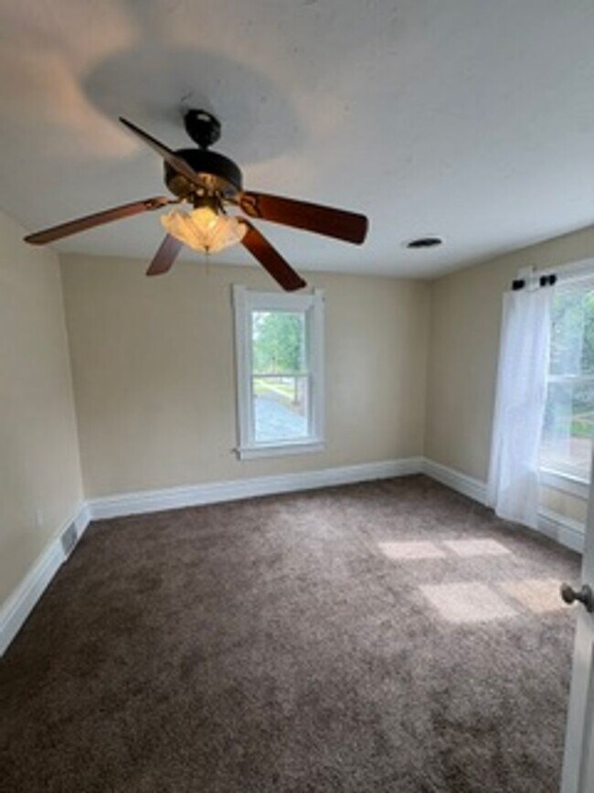 Building Photo - 4 bedroom single family home in Peoria for Rent