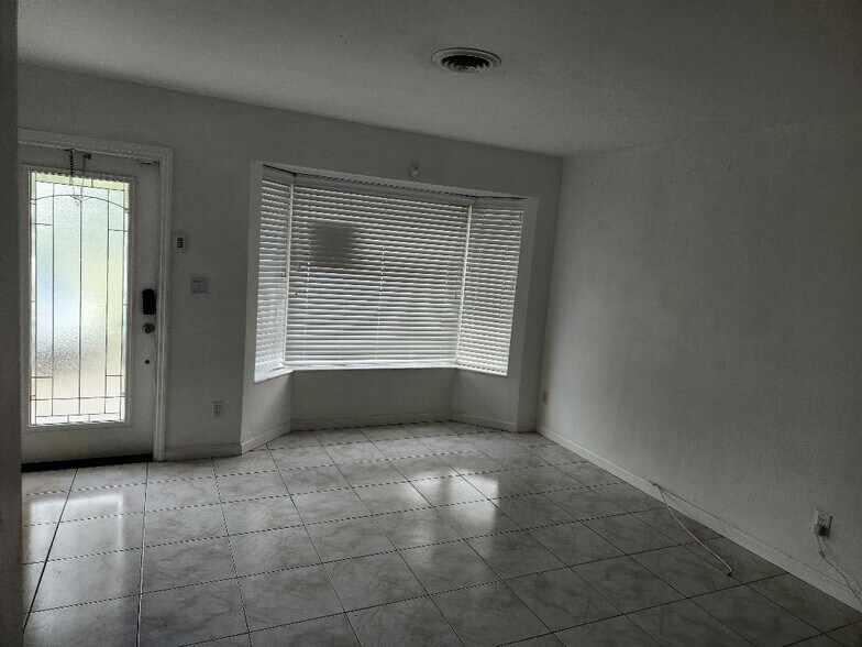 living room - 3345 Hayes St