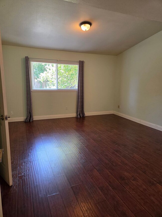 Building Photo - Great location off Sunrise & Coloma - Renovated 3bdrm, 2 bath