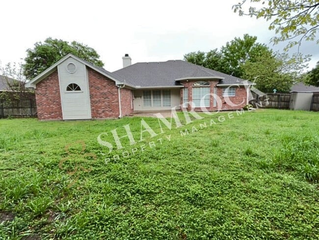 Building Photo - Arrowhead Estates Home