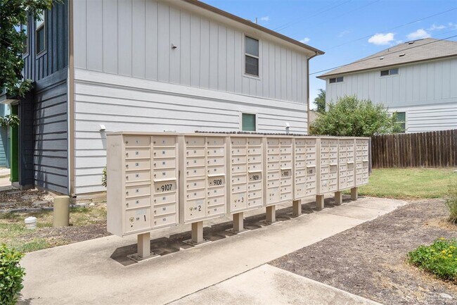 Building Photo - 5908 Red Bud Ridge Ln