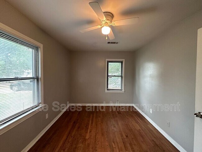 Building Photo - 3409 Willow Creek Dr