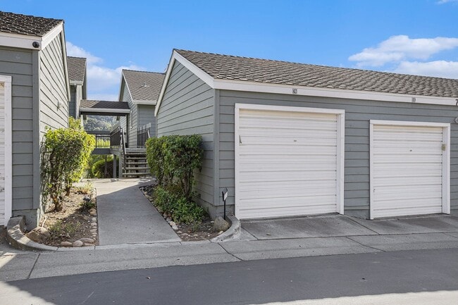 Building Photo - CANYON MEADOWS - Pleasanton's highly desired hidden gem complex...