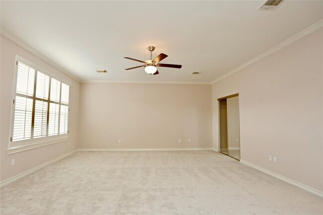 Building Photo - 1721 Potomac Dr