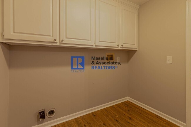 Building Photo - 3 Bed/2 Bath House on a Corner lot in Brandon