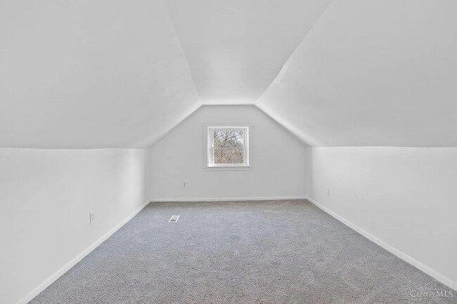 Building Photo - Newly renovated! Available August 1st 2027