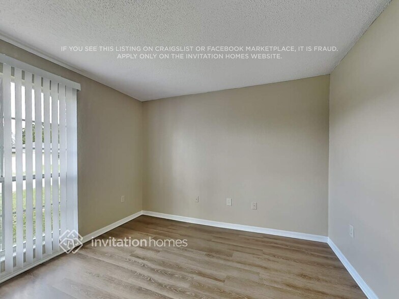 Building Photo - 819 Reflections Loop E