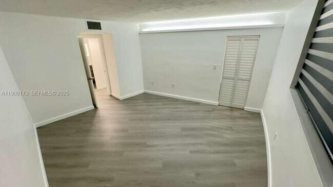 Building Photo - 1475 NE 125th Terrace