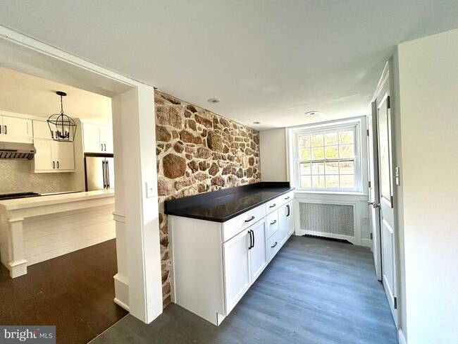 Building Photo - 571 N Newtown Street Rd