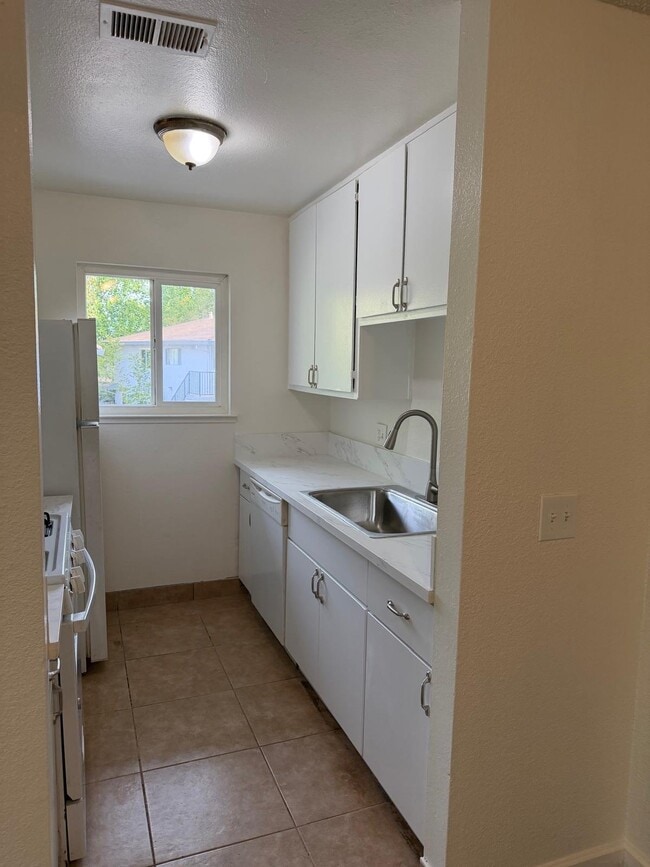 Building Photo - 4772 Greenholme Dr