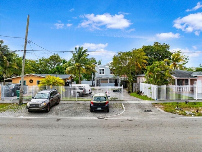 Building Photo - 1236 NW 28th St
