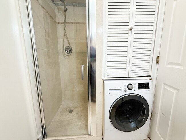 Building Photo - 3918 N Kedvale Ave