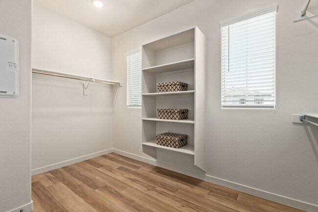 Building Photo - BEAUTIFUL PHOENIX HOME IN GATED COMMUNITY!