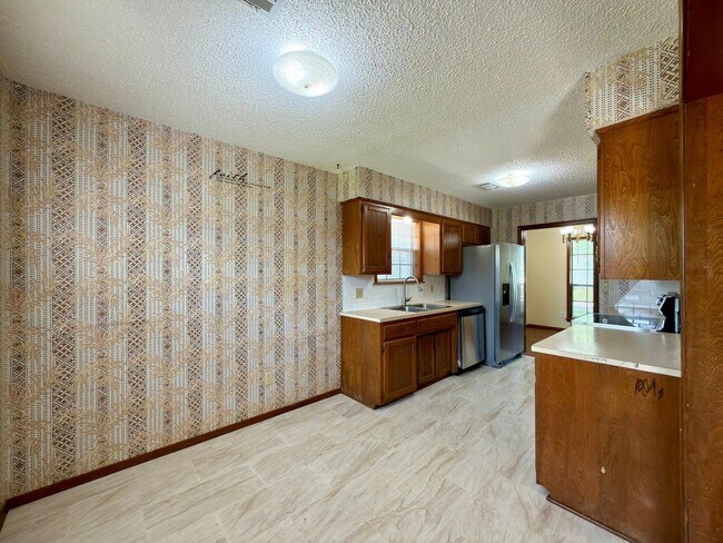 Building Photo - Gorgeous Brick Home for Rent! - 3 Bedroom, 2 Bath, 2 Car garage - 1,797 sf