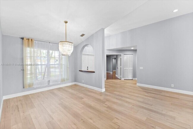 Building Photo - 642 Heritage Dr