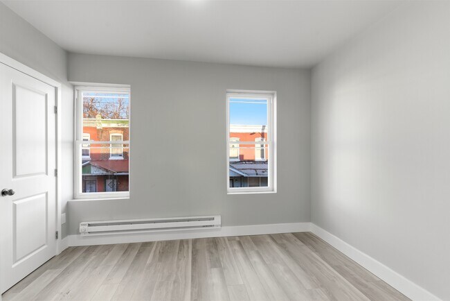 Building Photo - 662 N Yewdall St