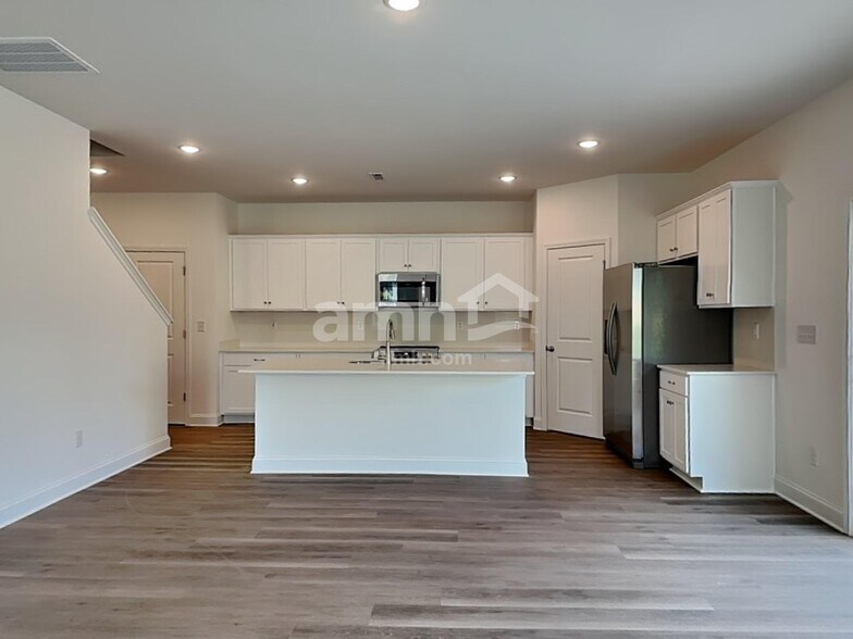 Building Photo - 1015 Bevington Dr