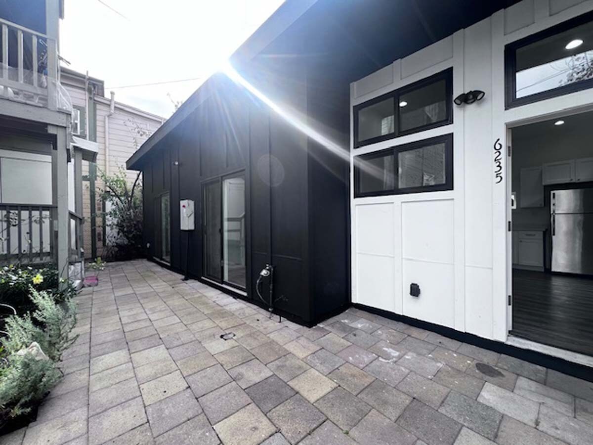 Building Photo - 6235 San Pablo Ave