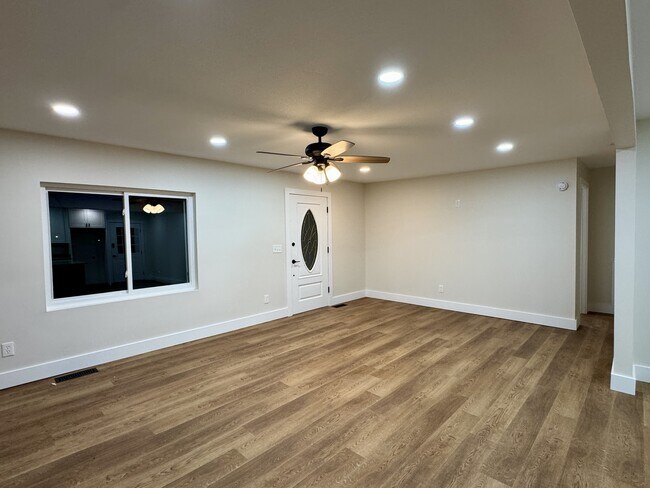 Building Photo - 195 Ritchey Rd