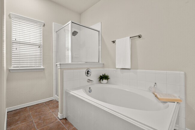 Building Photo - 2302 Oakleaf Hills Cir