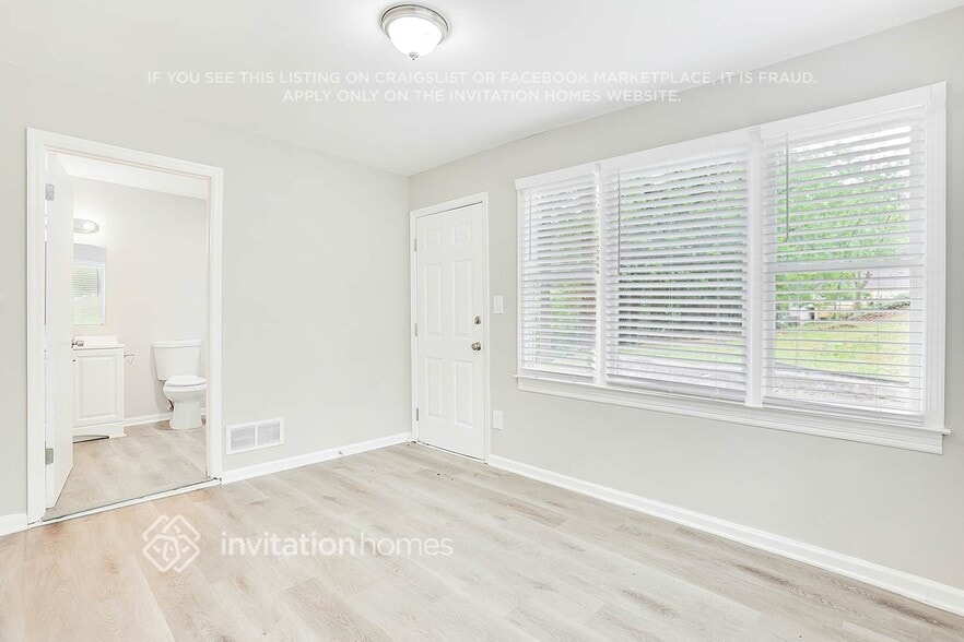 Building Photo - 2550 Greenwood Cir