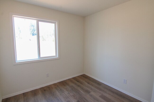 Building Photo - New Home in Paradise!