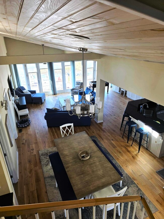 Building Photo - 8034 Riverview Rd