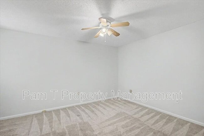 Building Photo - 128 Fox Chase Rd