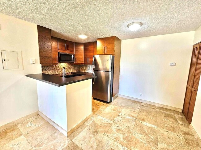 Building Photo - 851 Lyons Rd