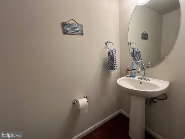 Building Photo - 3048 Rittenhouse Cir