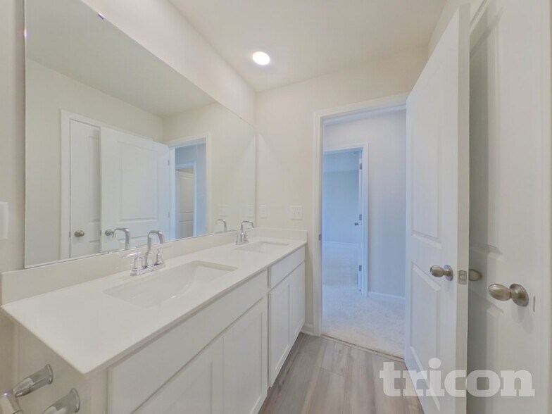 Building Photo - 1438 Cattleman Acrs Dr