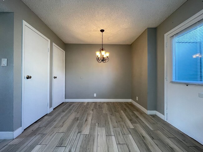 Building Photo - 2 BED 2 BATH TOWNHOUSE NEAR LAKE MEAD AND ...