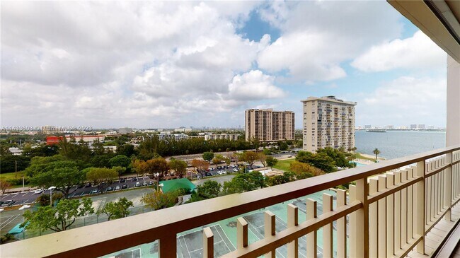 Building Photo - 11113 Biscayne Blvd