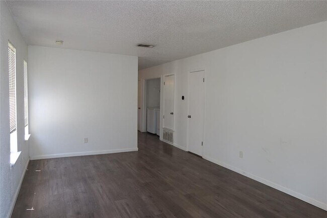 Building Photo - 6914 Rifle Bend